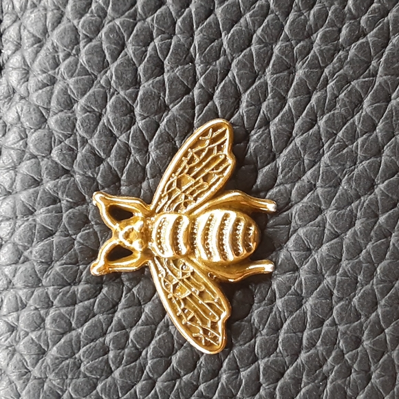 Black Bee Cardholder - Picture 6 of 9